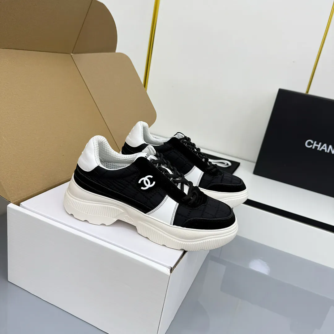 👟👟Ex-factory price 620👟👟 Chanel bread shoes ~ original calfskin panda shoes Chanel 25C latest hot style panda black and white sports shoes casual sneakers Xiaoxiang hot item classic black and white panda color coco girls must pay Fabric: original custom mixed sheepskin lining: original imported breathable mesh lining outsole: Original molded rubber + TPU combination Size: Women's 35-41